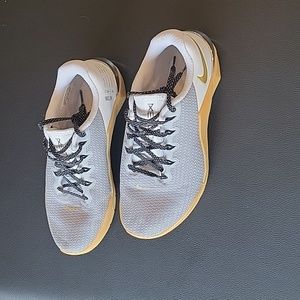 Nike Metcon 5 Athletic Sneakers Grey